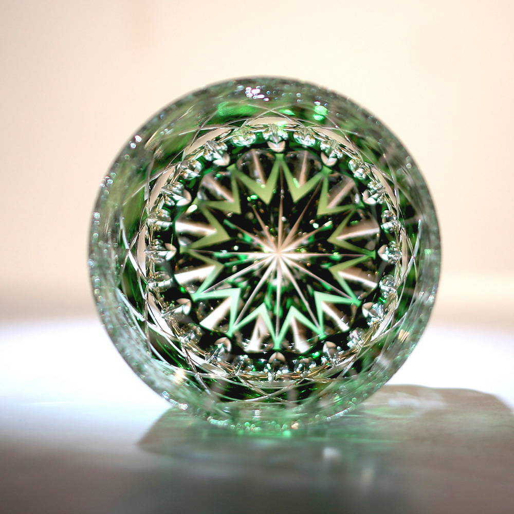 Handgeschliffenes Overlay Kristall Whiskeyglas | Stern- & Diamantschliff | 280ml | Smaragd & Violett
