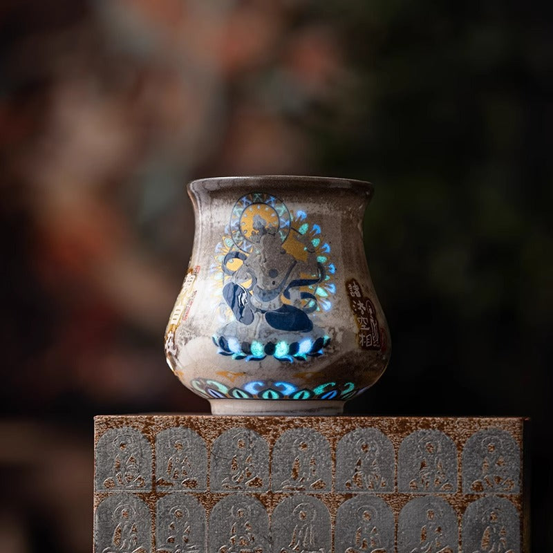 GUYU Wuxiang Regenbogenlicht Schatzvasen-Becher | Irisierendes buddhistisches Motiv | Dehua | 105ml