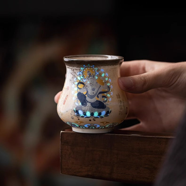 GUYU Wuxiang Regenbogenlicht Schatzvasen-Becher | Irisierendes buddhistisches Motiv | Dehua | 105ml